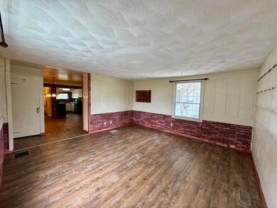 205 Perry St, Punxsutawney, PA 15767 - photo 5