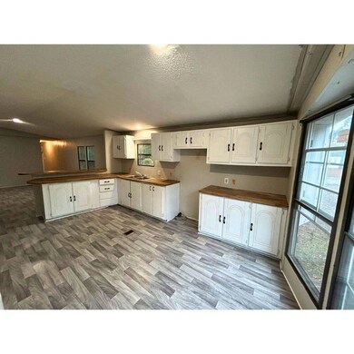 4502 E Old Marion Hwy unit 17R, Florence, SC 29506 - photo 4