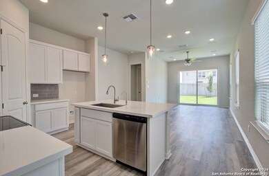 876 Casetta Trail, New Braunfels, TX 78130 - photo 5