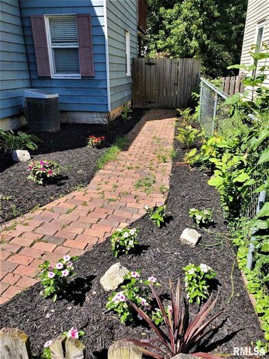 604 E 13th St, Davenport, IA 52803 - photo 4