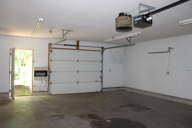 402Maplegarage