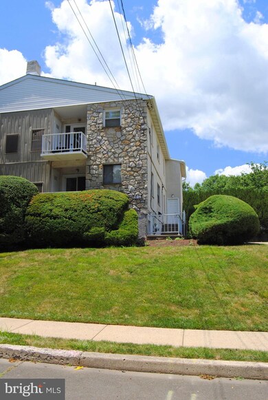 714 Willow St, Lansdale, PA 19446 - photo 2