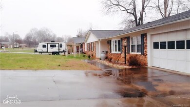 711 Maynard St, Shelby, NC 28152 - photo 2