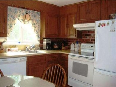 36 Knowles Rd, Worcester, MA 01602 - photo 4