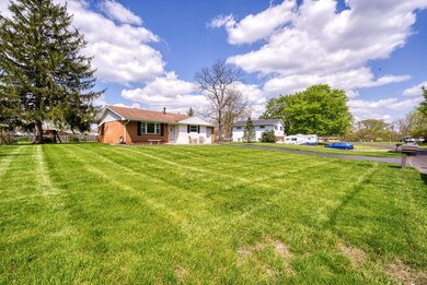 3484 Maple Shade Ct, Columbus, OH 43228 - photo 3