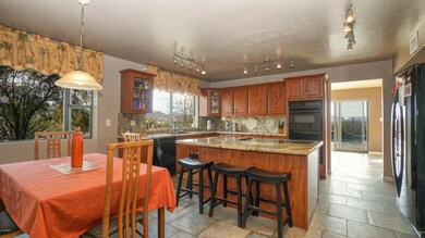 1548 W Galvin St-8