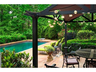 Swimming Pool/Hot Tub/Sauna. Salt water pool