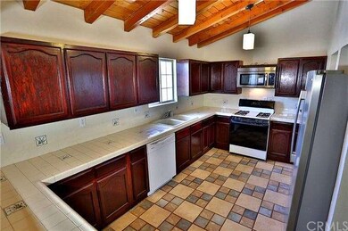 Kitchen with breakfast bar