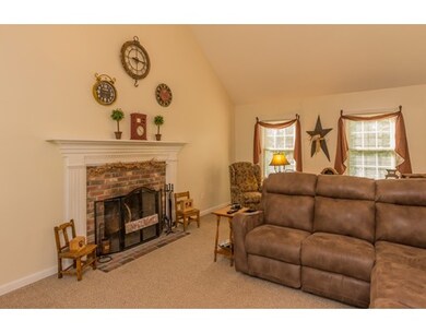 176 Victoria Ln, Fitchburg, MA 01420 - photo 4