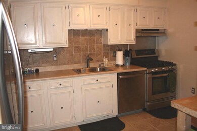 2005 Mayflower Dr, Woodbridge, VA 22192 - photo 6