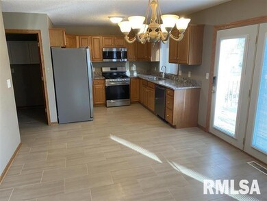 6303 Wilkes Ave, Davenport, IA 52806 - photo 2