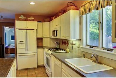 22 Maple St, Florence, MA 01062 - photo 7