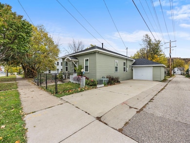 613 Potter St, Red Wing, MN 55066 - photo 4