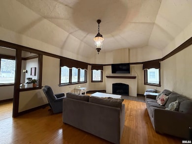 606 W Main St, Carmi, IL 62821 - photo 6