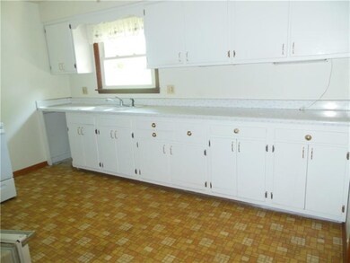Eat-in kitchen