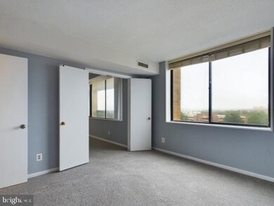 Skyline House unit 916, Baileys Crossroads, VA 22041 - photo 3