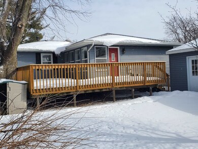 2207 Sunnyside Cir, Cedar Falls, IA 50613 - photo 4