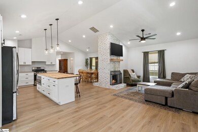 105 E Main St, Taylors, SC 29687 - photo 2