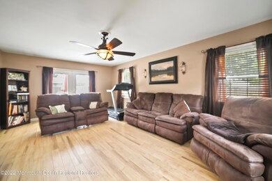 125 Courtland Ln, Matawan, NJ 07747 - photo 4