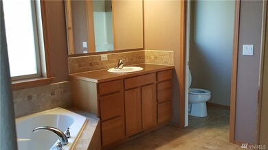 15821 Lawrence Lake Rd SE, Yelm, WA 98597 - photo 4