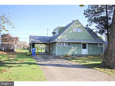 60 Aster Ln, Levittown, PA 19055 - photo 2