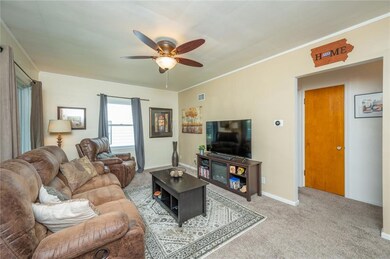 2635 49th St, Des Moines, IA 50310 - photo 4