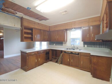 6 Kitchen