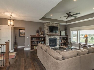 9957 Marnewood Dr, Johnston, IA 50131 - photo 2