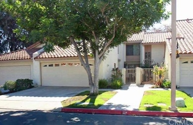 Front of townhome on quiet cul de sac