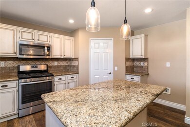 33710 Abbey Rd, Temecula, CA 92592 - photo 7