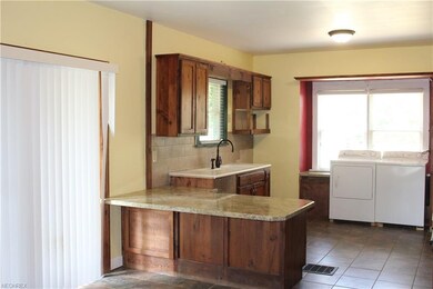 Large eat-in kitchen with washer and dryer hookup