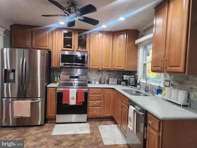 18324 Nob Hill Dr, Triangle, VA 22172 - photo 3