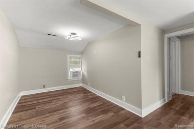 8086 Chalmers Ave, Warren, MI 48089 - photo 6