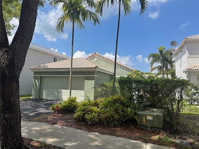 4077 Pine Ridge Ln, Weston, FL 33331 - photo 2