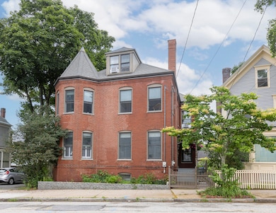 261 Vaughan St._W5_002