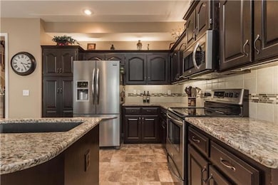 5000 Lakecrest Dr, Shawnee, KS 66218 - photo 3