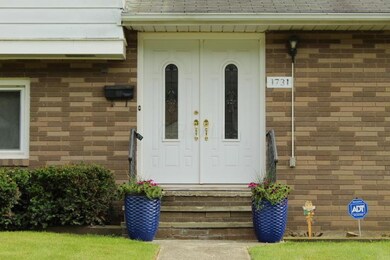 1731 Braeburn Park Dr, Euclid, OH 44117 - photo 2
