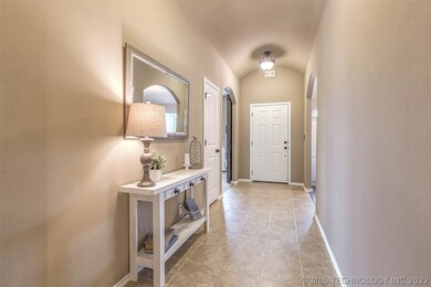 Light and bright entryway. 8924 S 253rd. E Ave. Br