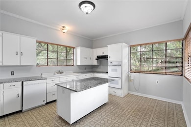 Eat-in Kitchen