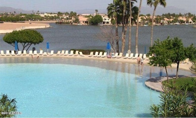 Val Vista Lakes pool & lake