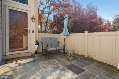 10803 Luxberry Dr, Rockville, MD 20852 - photo 2
