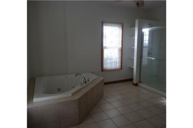 Bathroom. Main floor bath with jet tub
