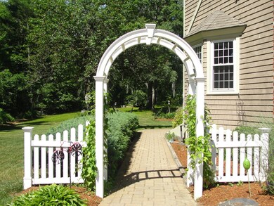 133 Walnut Plain Rd, Rochester, MA 02770 - photo 3