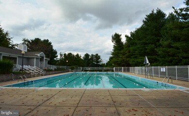 9216 Groffs Mill Dr unit 9216, Owings Mills, MD 21117 - photo 4