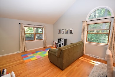 182 Wildflower Dr, Amherst, MA 01002 - photo 5