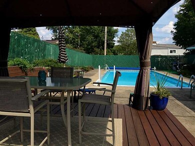 Swimming Pool/Hot Tub/Sauna.