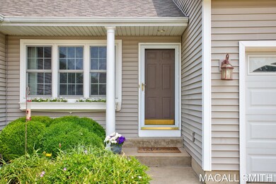 17-web-or-mls-2926 Redbird Ct, Holland-1