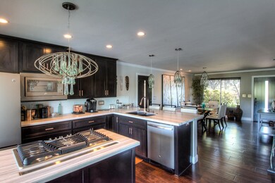 Island with Cook Top & Auto Downdraft