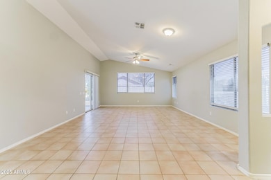 005-photo-dining-room-14577918