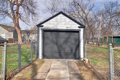 Detached 1-car garage